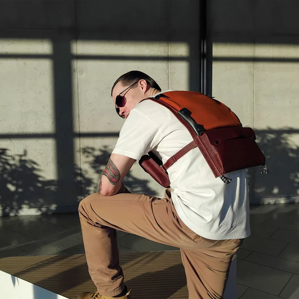 Modular cycling vest with open sides for unrestricted movement